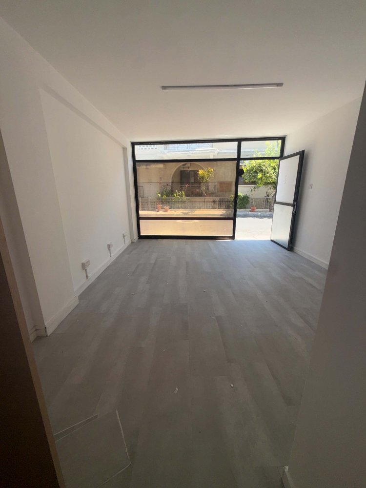 48m2 Office in Larnaca, Larnaka, Cyprus No. 61551