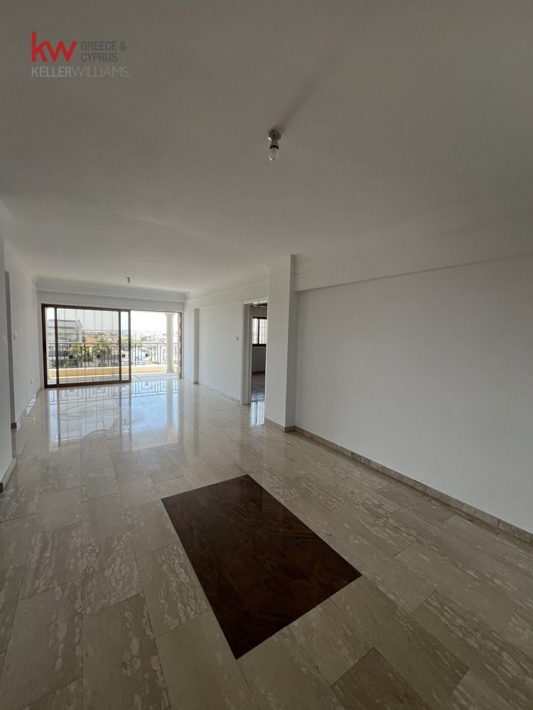 Офис с 5 комнатами в Ларнака, Кипр № 39810