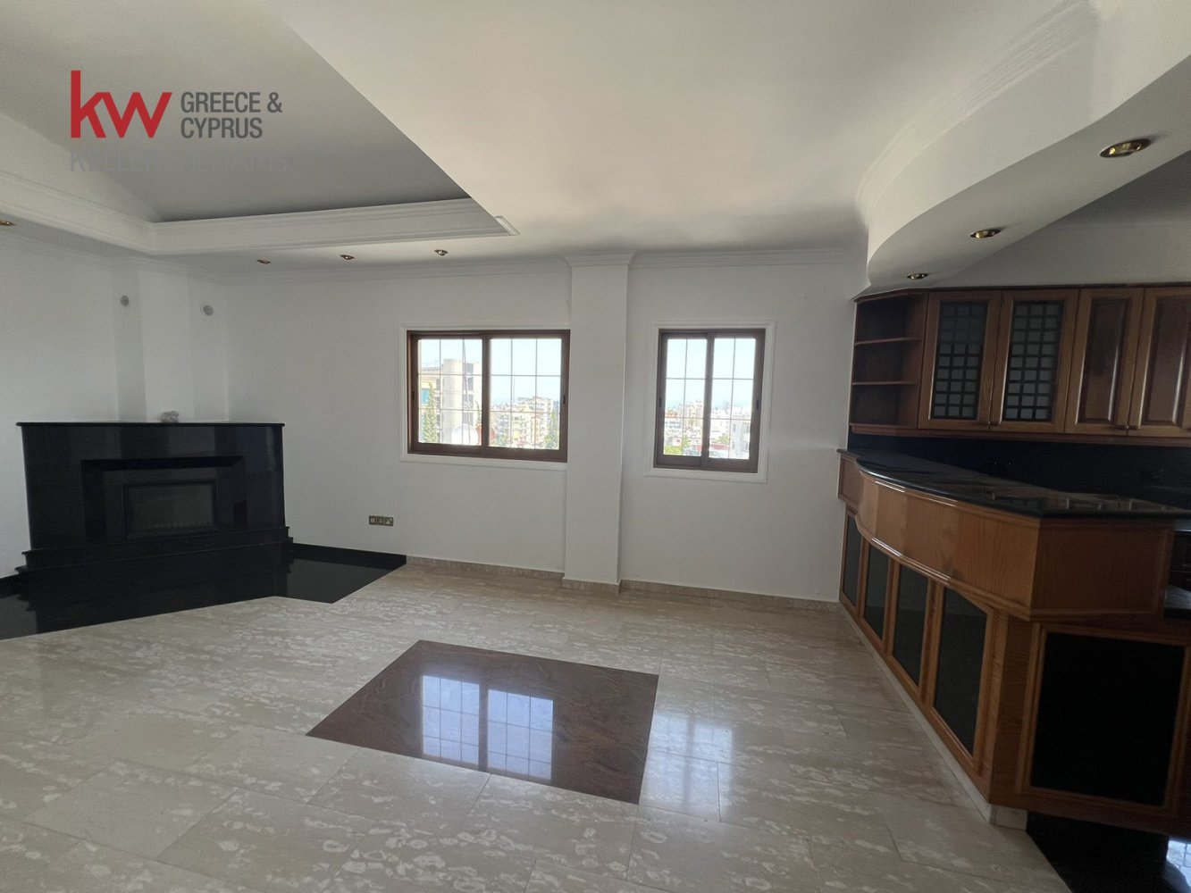 Офис с 5 комнатами в Ларнака, Кипр № 39810