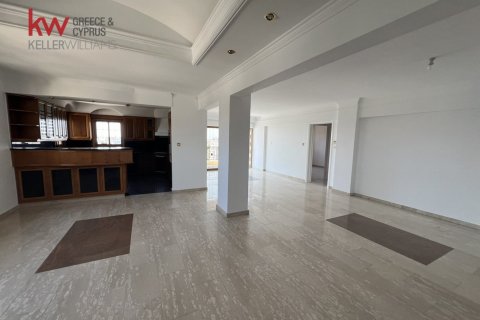 Офис с 5 комнатами в Ларнака, Кипр № 39810