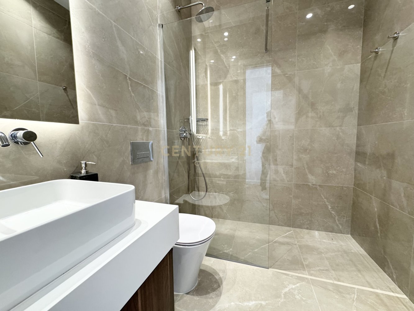 5 bedrooms Penthouse in Agios Tychonas, Limassol, Cyprus No. 58905