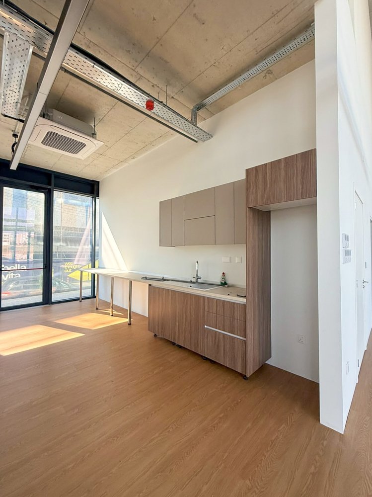 6 rooms Office in Mesa Geitonia, Limassol, Cyprus No. 62333