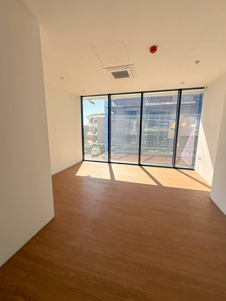 6 rooms Office in Mesa Geitonia, Limassol, Cyprus No. 62333