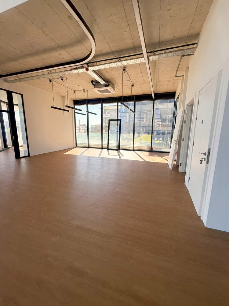 6 rooms Office in Mesa Geitonia, Limassol, Cyprus No. 62333