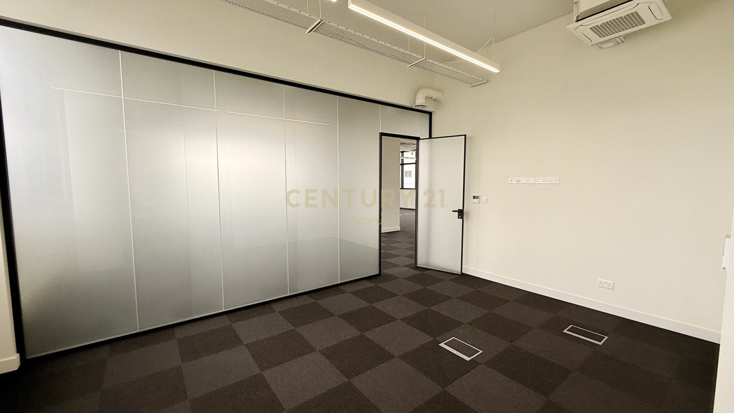 235m2 Bureau à Mesa Geitonia, Limassol, Chypre No. 55264