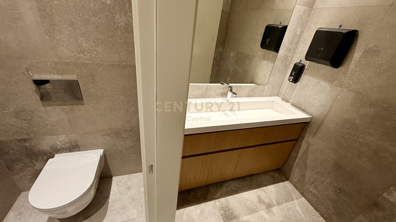 235m2 Bureau à Mesa Geitonia, Limassol, Chypre No. 55264