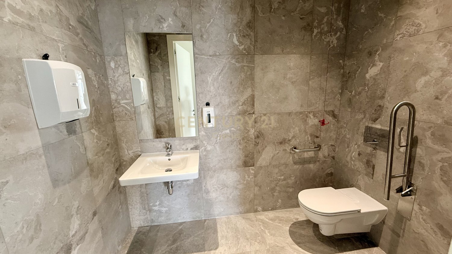 235m2 Bureau à Mesa Geitonia, Limassol, Chypre No. 55264