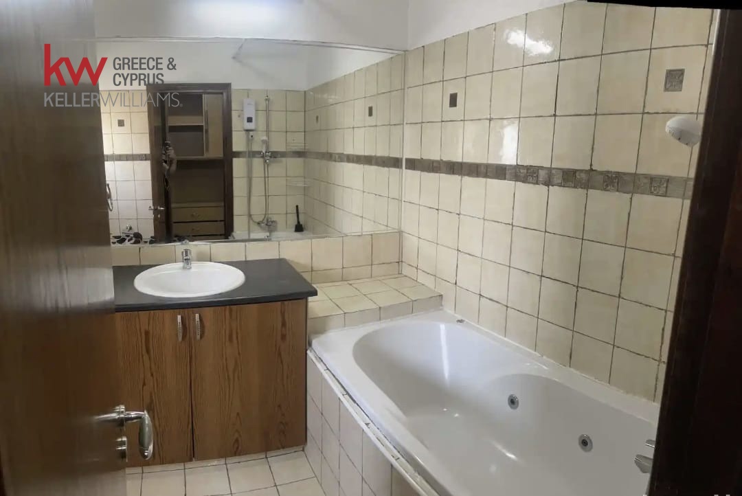 6 chambres Villa à Lakatamia, Nicosia, Chypre No. 40641
