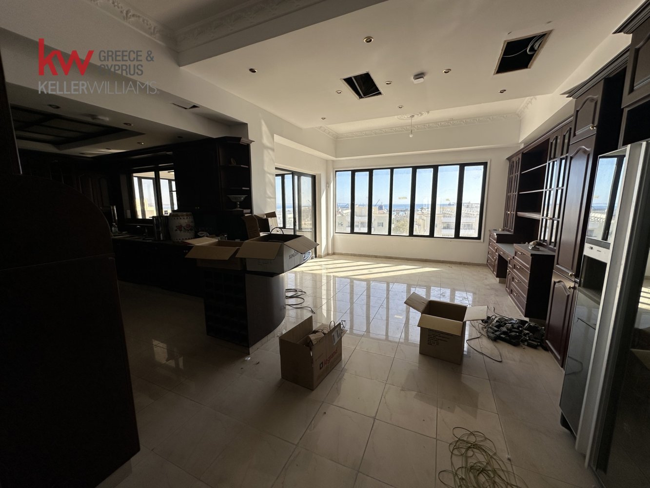 Офис с 4 комнатами в Ларнака, Кипр № 39827