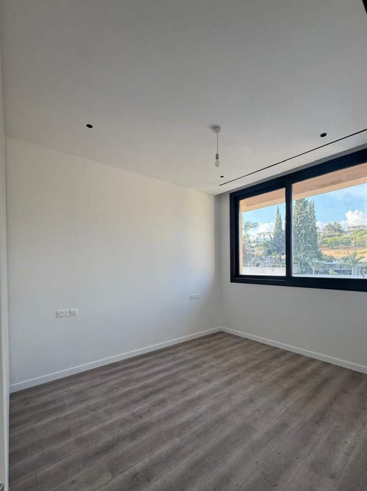 3 bedrooms Apartment in Germasogeia, Limassol, Cyprus No. 62143