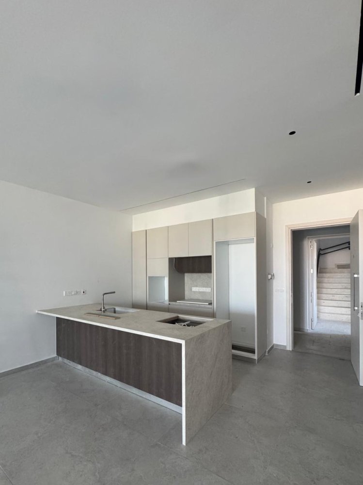 3 bedrooms Apartment in Germasogeia, Limassol, Cyprus No. 62143