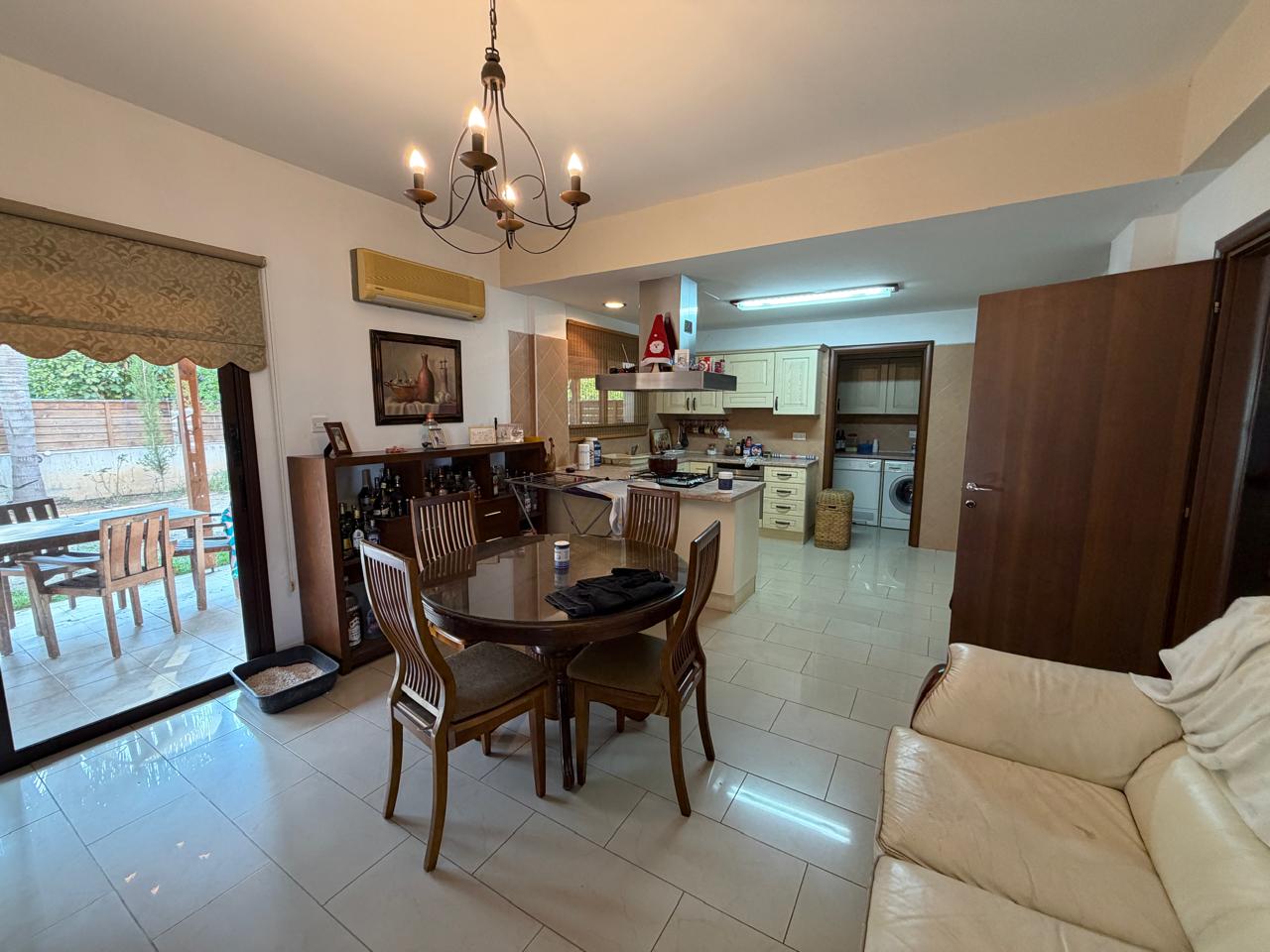 4 dormitorios Villa en Aradippou, Larnaka, Chipre No. 62432