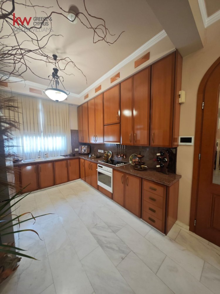 Вилла с 5 спальнями в Арадипу, Ларнака, Кипр № 40126