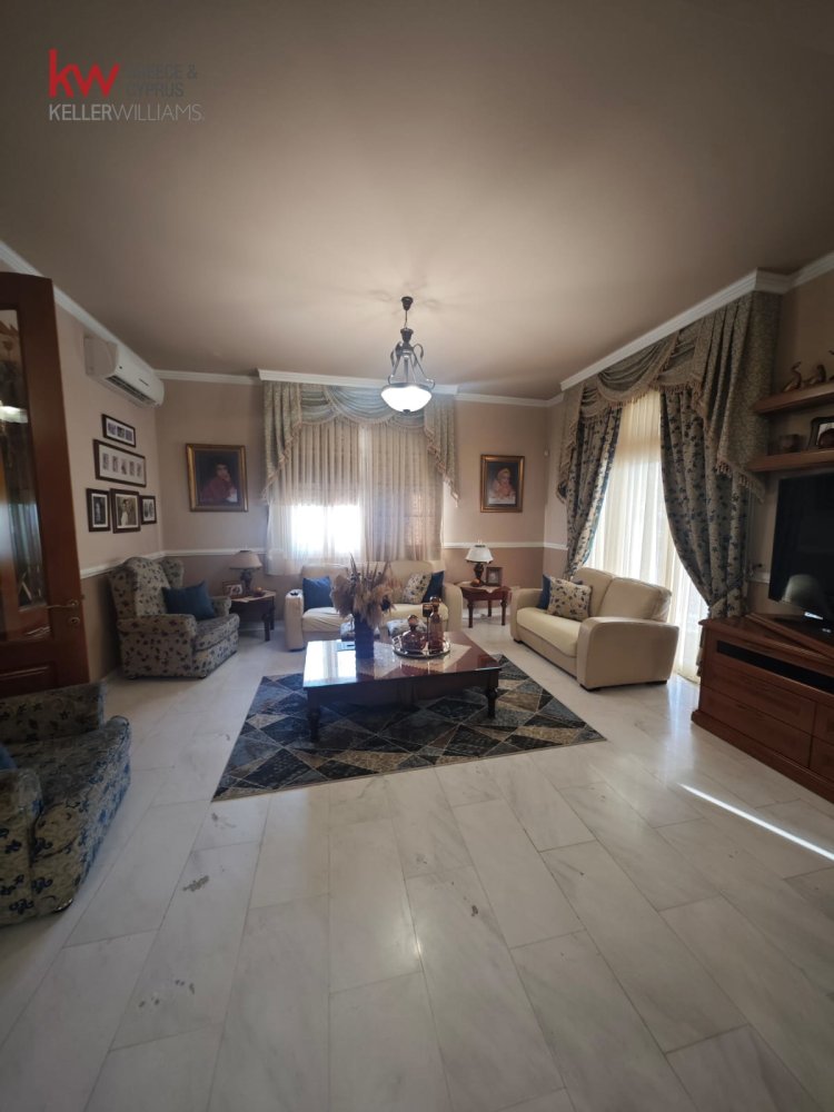 Вилла с 5 спальнями в Арадипу, Ларнака, Кипр № 40126
