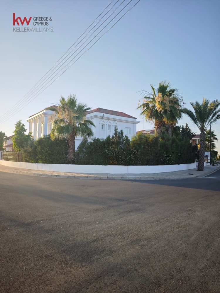 Вилла с 5 спальнями в Арадипу, Ларнака, Кипр № 40126