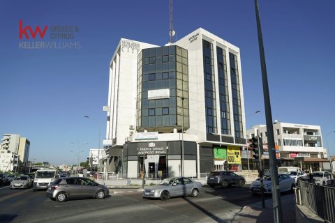Коммерческая недвижимость с 3 комнатами в Ларнака, Кипр № 40522