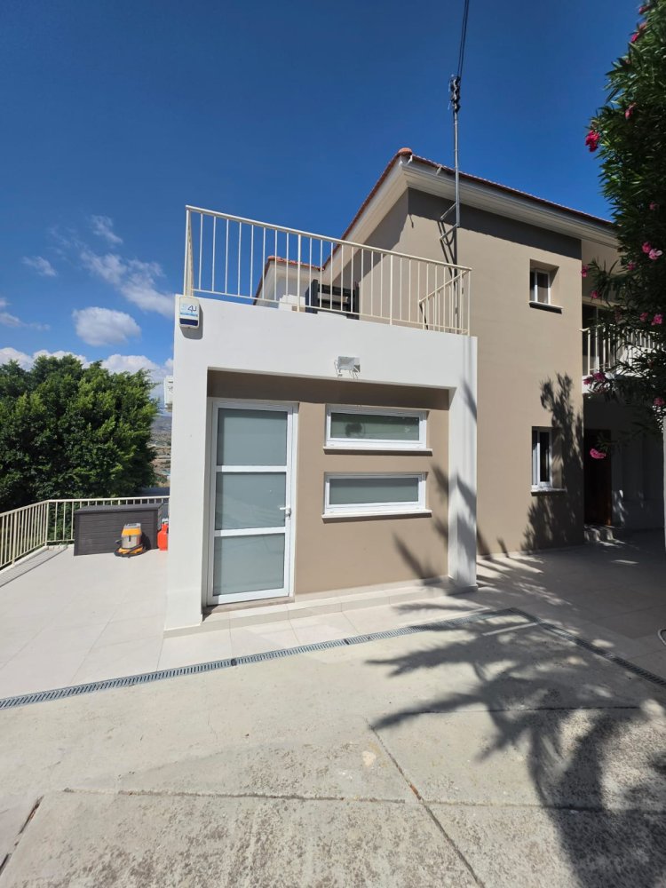 4 bedrooms Villa in Parekklisia, Limassol, Cyprus No. 62606
