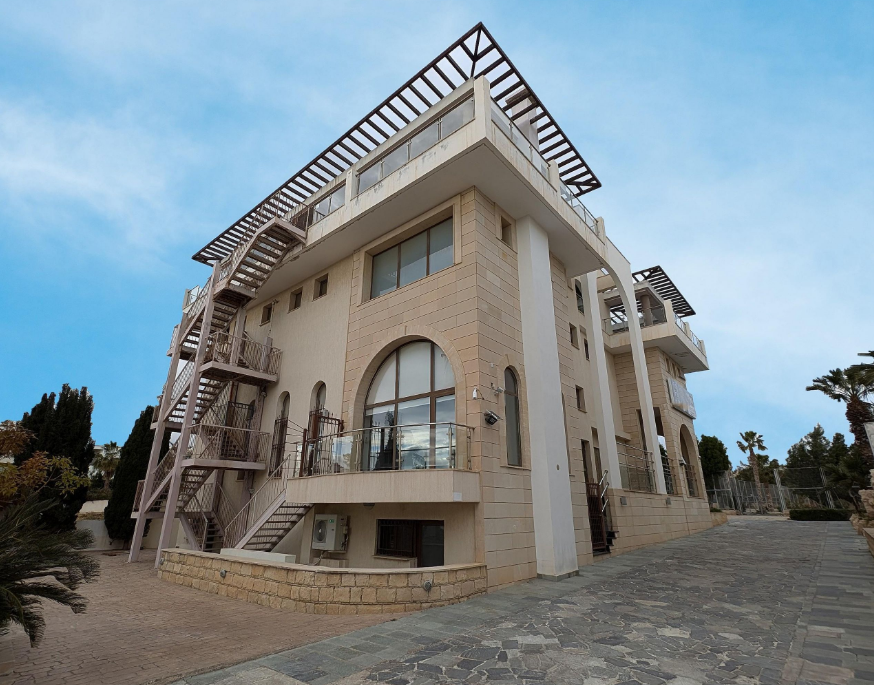 260m2 Commercial property in Moutallos, Paphos, Cyprus No. 61464