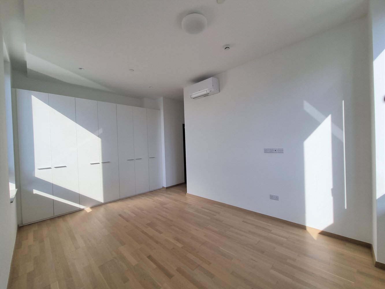 3 bedrooms Apartment in Germasogeia, Limassol, Cyprus No. 61995