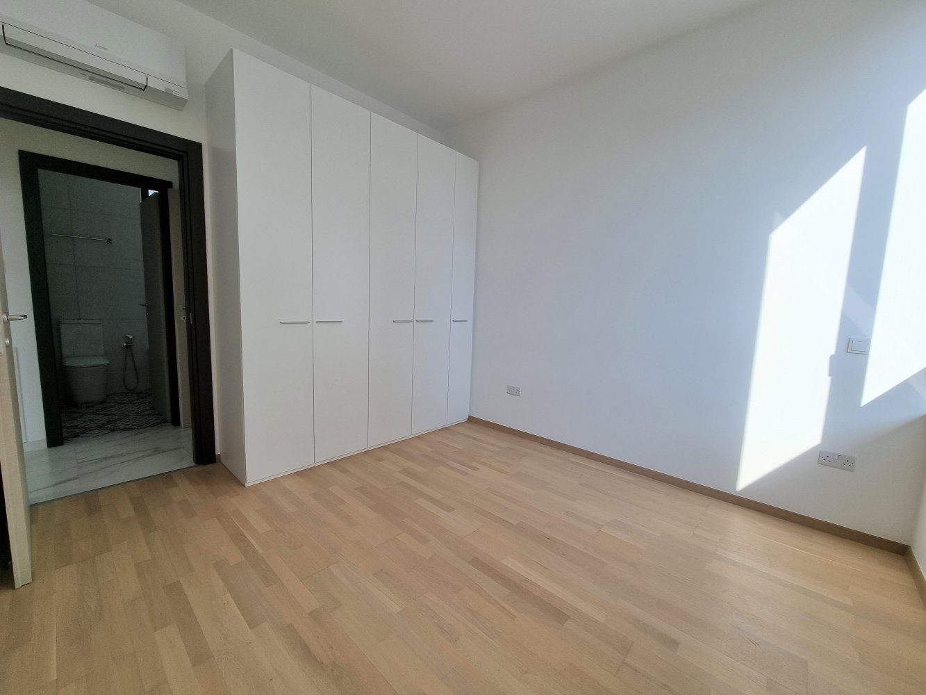 3 bedrooms Apartment in Germasogeia, Limassol, Cyprus No. 61995