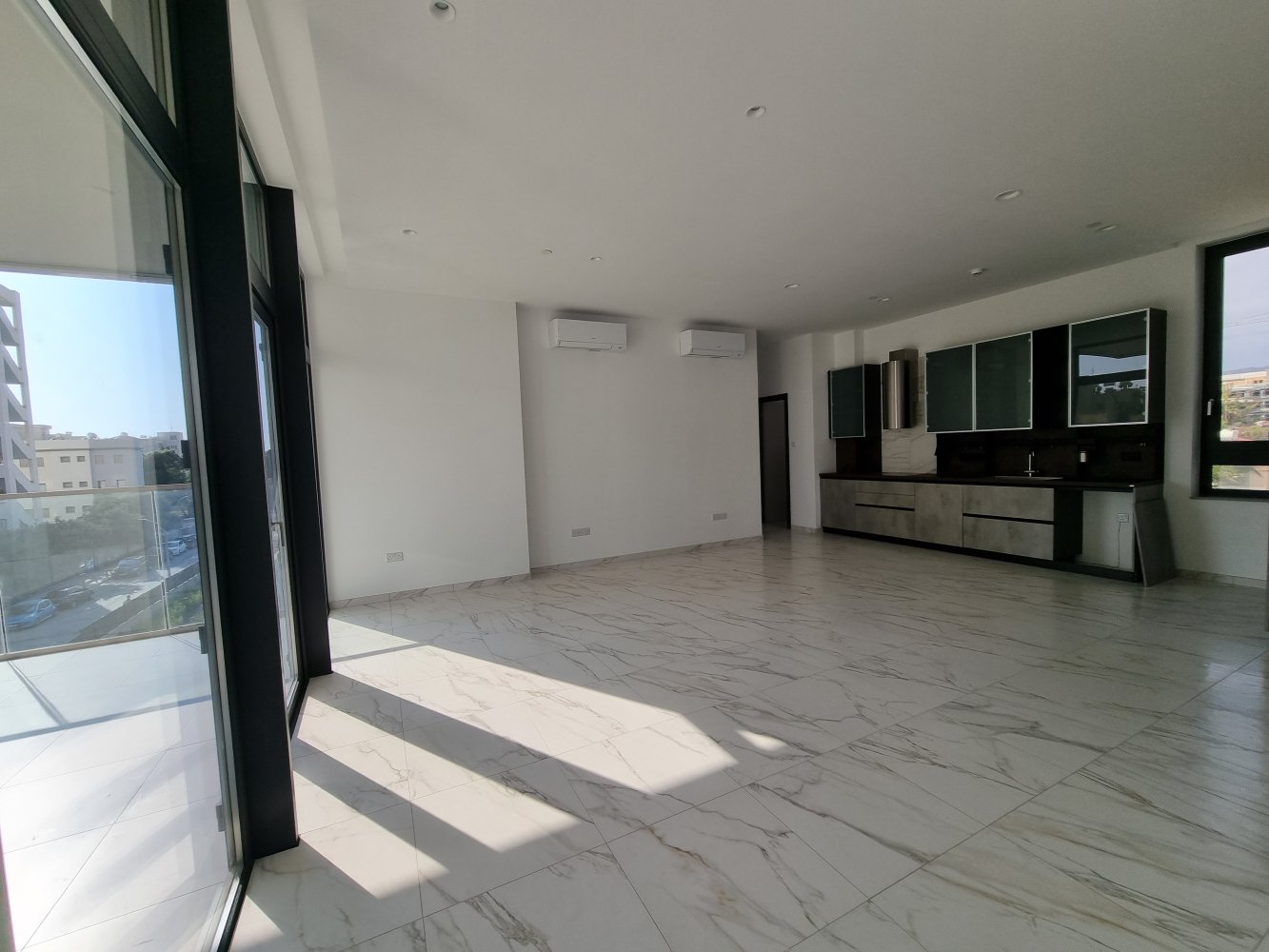 3 bedrooms Apartment in Germasogeia, Limassol, Cyprus No. 61995