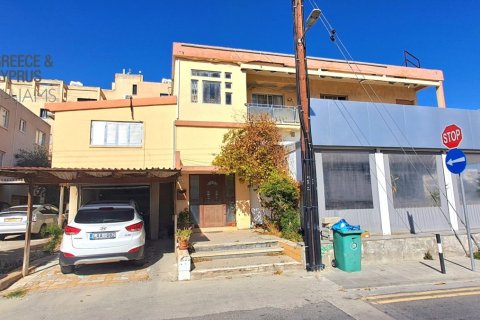 Квартира с 3 спальнями в Пафос, Кипр № 60674