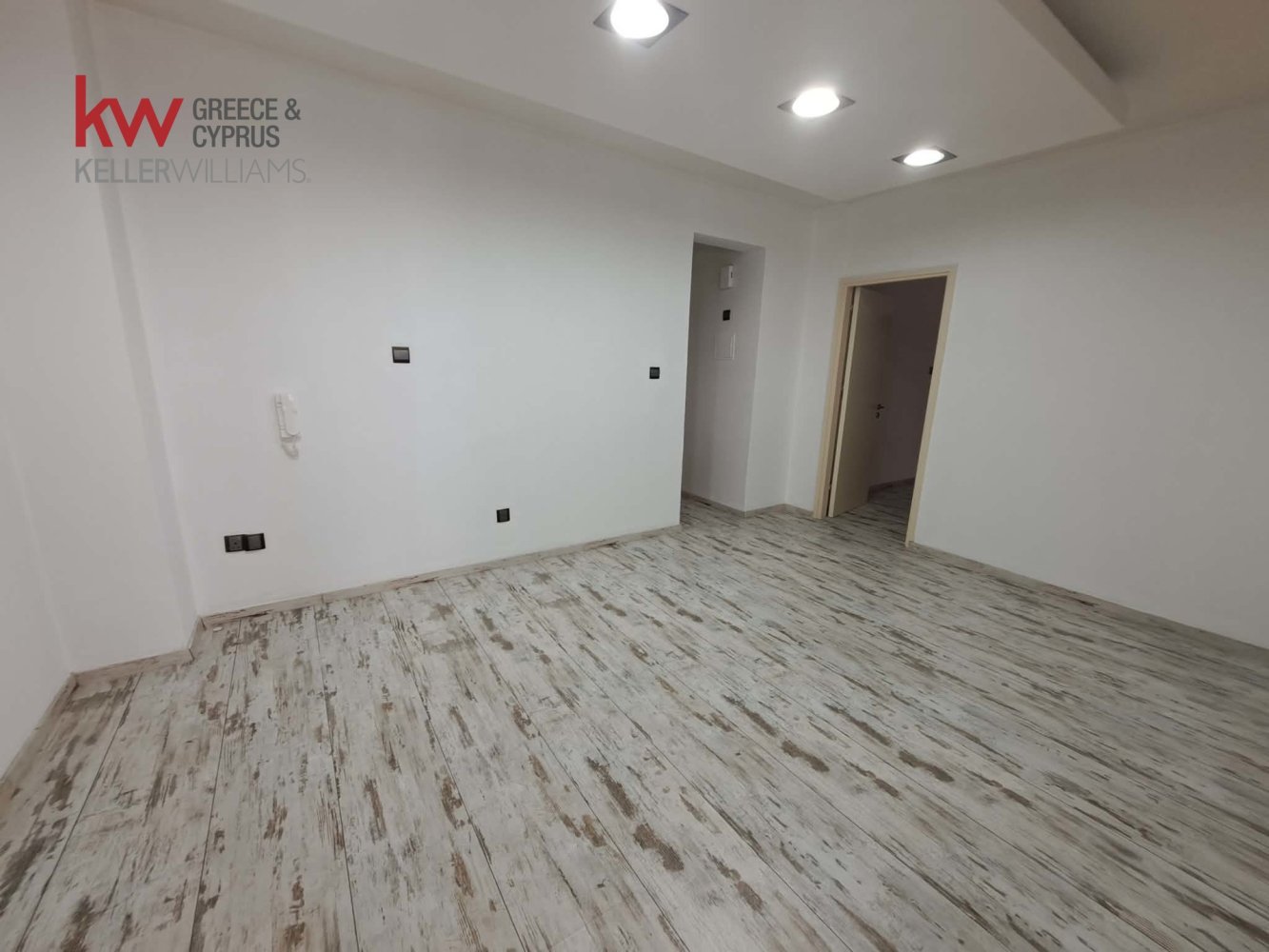 65m2 Oficina en Larnaca, Larnaka, Chipre No. 51591