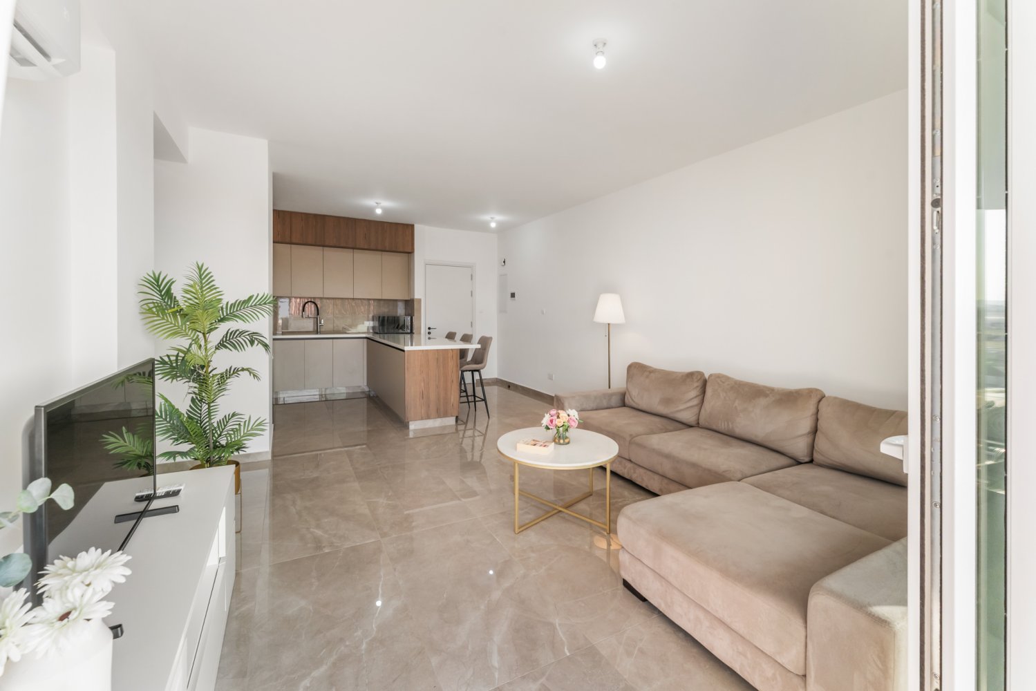 2 bedrooms Apartment in Larnaca, Larnaka, Cyprus No. 62574
