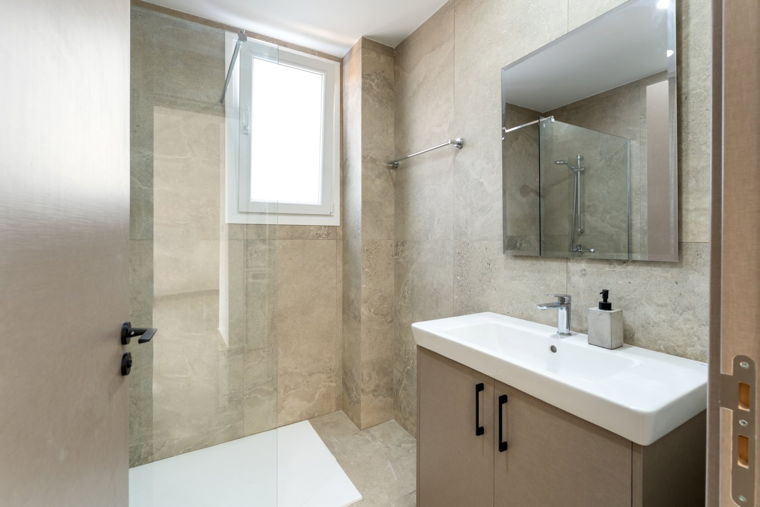 2 bedrooms Apartment in Larnaca, Larnaka, Cyprus No. 62574