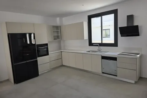4 bedrooms Villa in Aradippou, Larnaka, Cyprus No. 62460