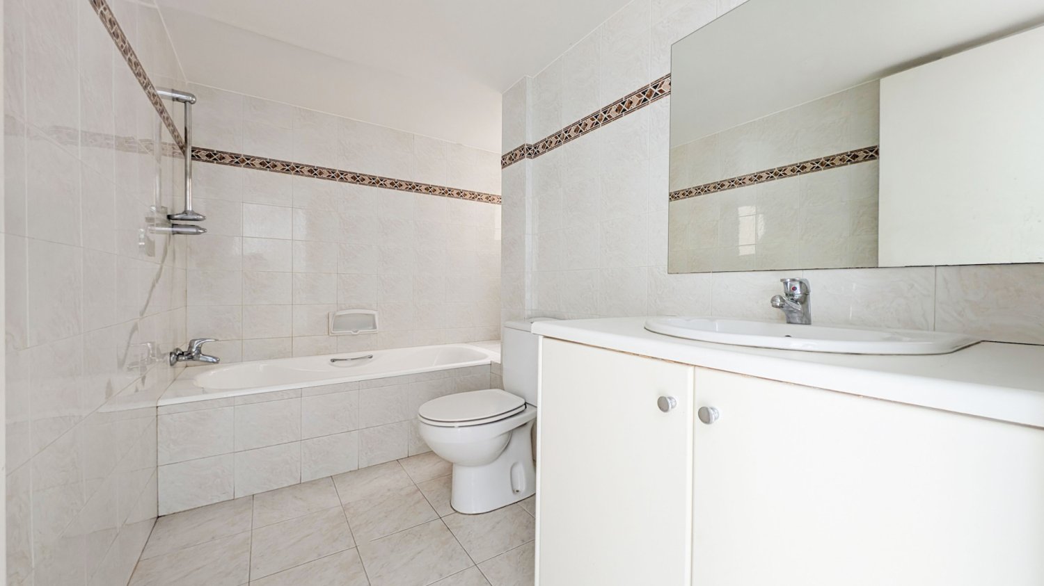 3 bedrooms Apartment in Nicosia, Cyprus No. 62506