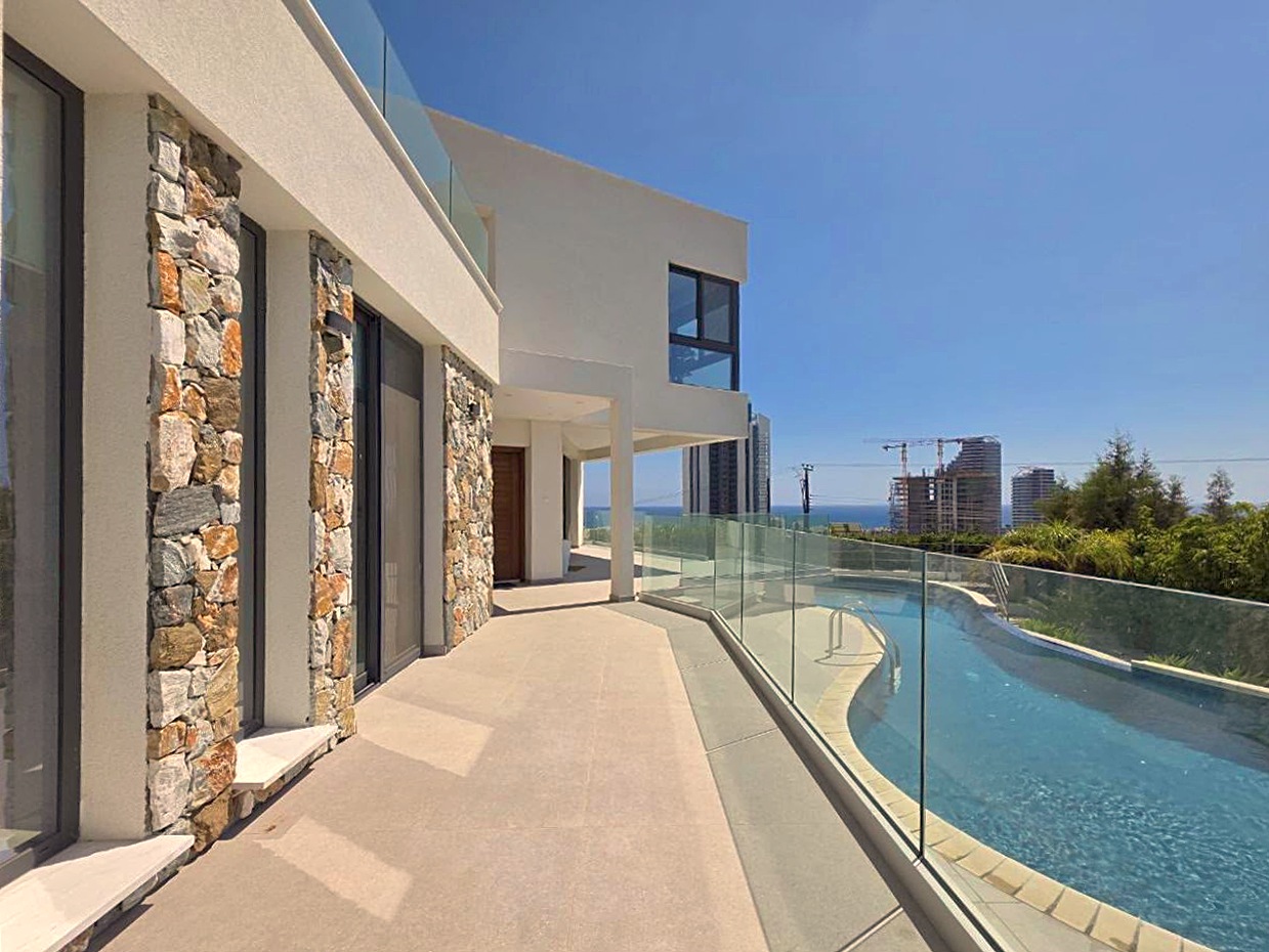 4 bedrooms Villa in Germasogeia, Limassol, Cyprus No. 62430