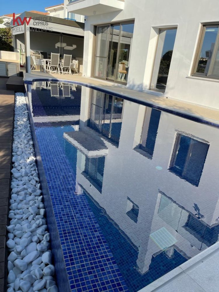 5 bedrooms Villa in Paralimni, Ammochostos, Cyprus No. 40446