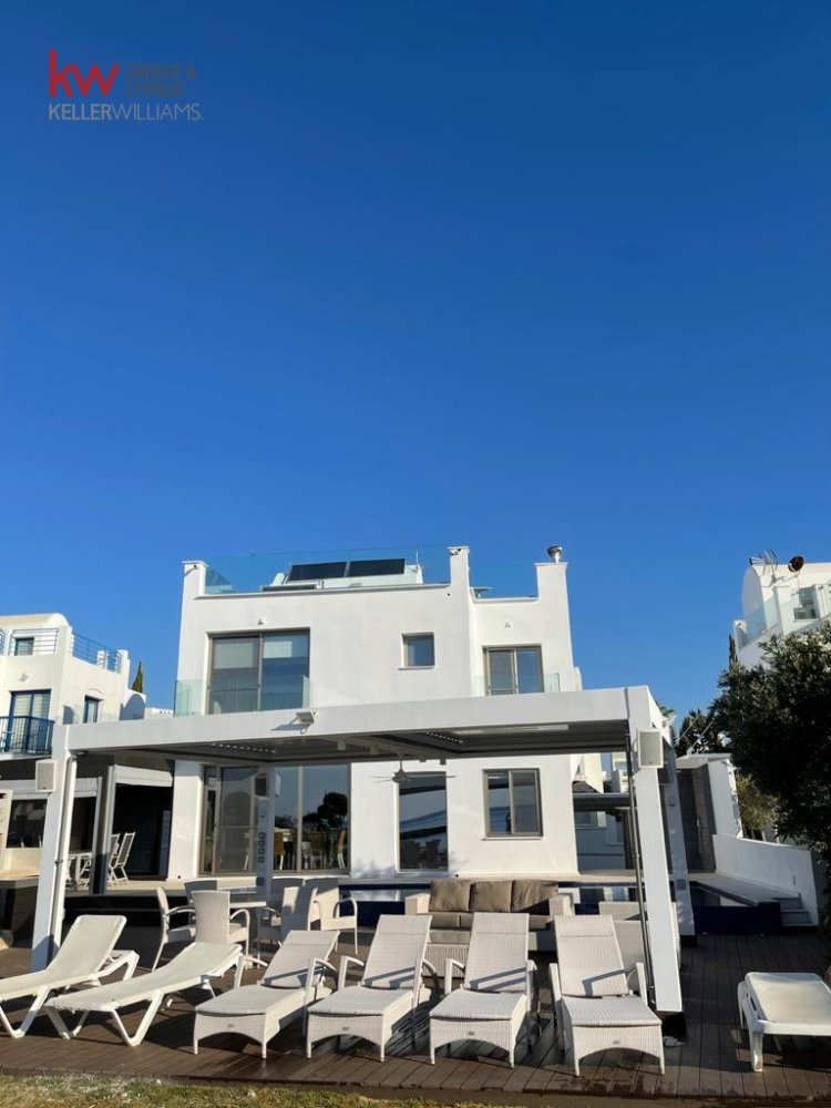 5 bedrooms Villa in Paralimni, Ammochostos, Cyprus No. 40446