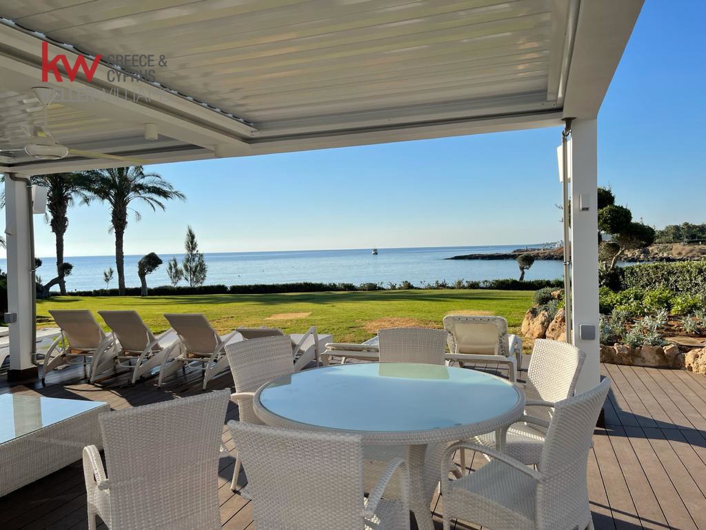 5 bedrooms Villa in Paralimni, Ammochostos, Cyprus No. 40446