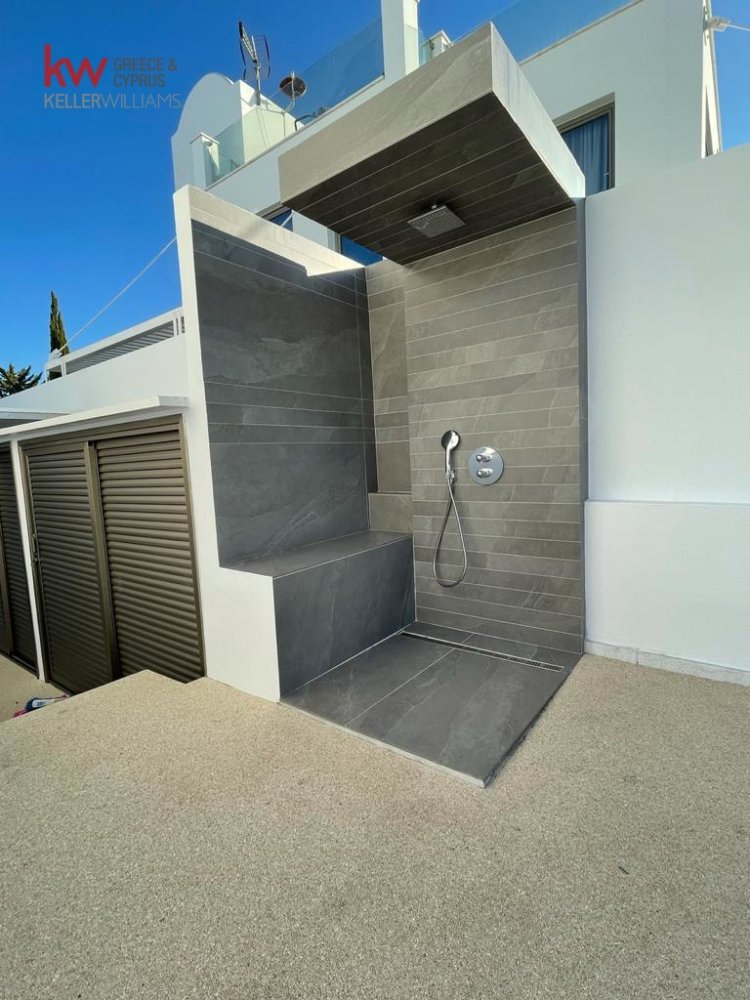 5 bedrooms Villa in Paralimni, Ammochostos, Cyprus No. 40446