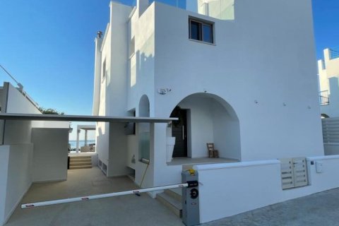 5 bedrooms Villa in Paralimni, Ammochostos, Cyprus No. 40446