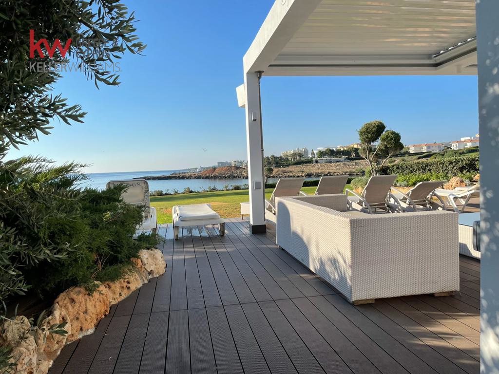 5 bedrooms Villa in Paralimni, Ammochostos, Cyprus No. 40446