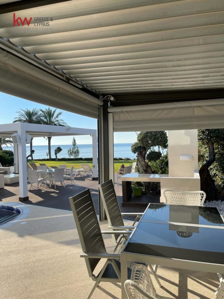 5 bedrooms Villa in Paralimni, Ammochostos, Cyprus No. 40446