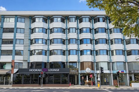 121m2 Propriété commerciale à Neapolis, Limassol, Chypre No. 62672