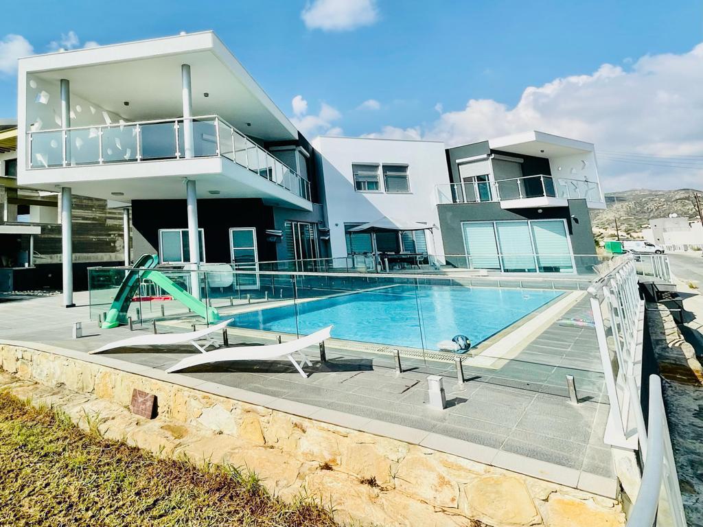 5 bedrooms Villa in Agios Athanasios, Limassol, Cyprus No. 62768
