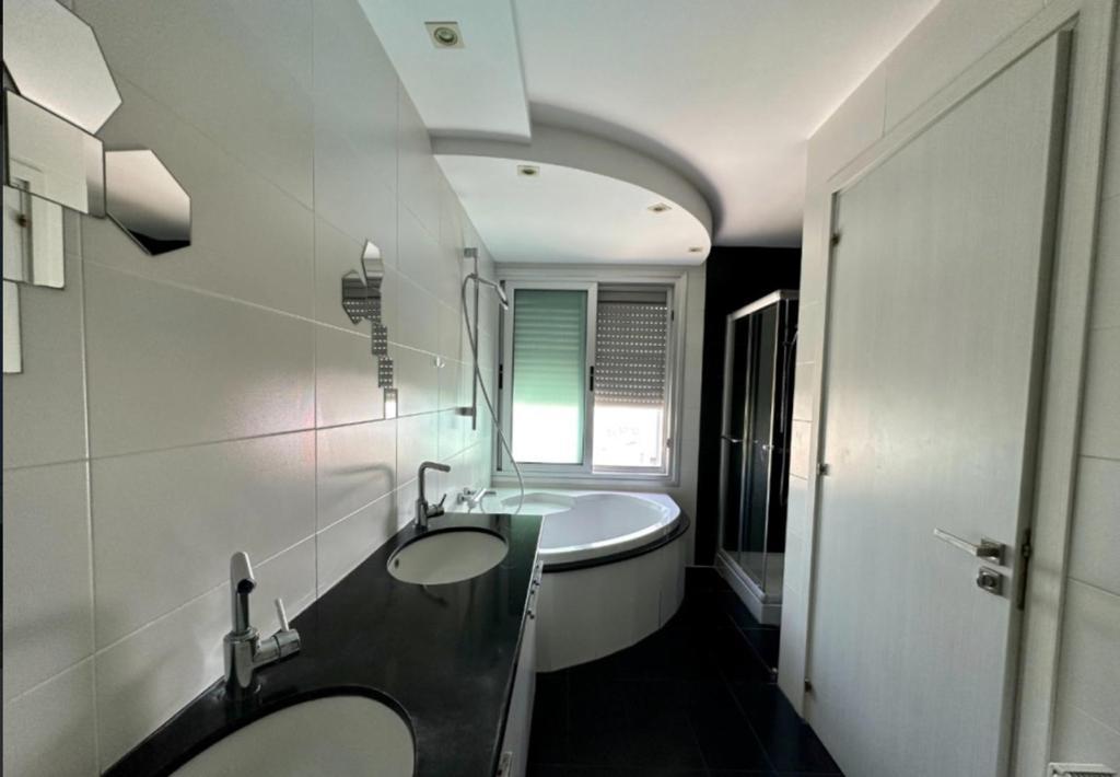 5 bedrooms Villa in Agios Athanasios, Limassol, Cyprus No. 62768