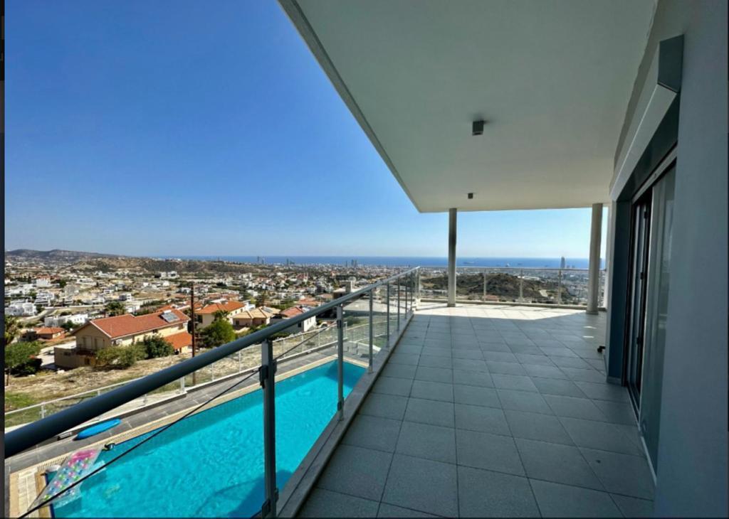 5 bedrooms Villa in Agios Athanasios, Limassol, Cyprus No. 62768