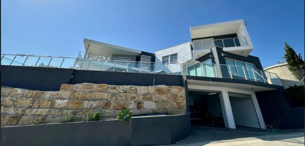 5 bedrooms Villa in Agios Athanasios, Limassol, Cyprus No. 62768