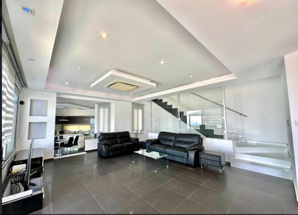 5 bedrooms Villa in Agios Athanasios, Limassol, Cyprus No. 62768