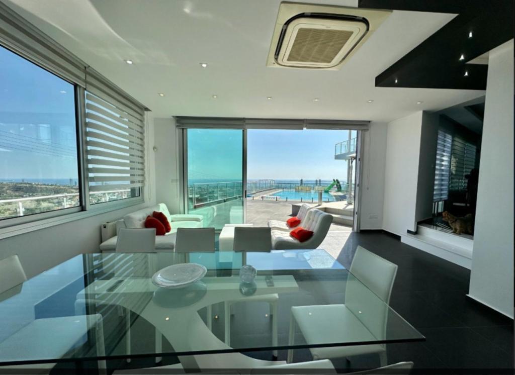 5 bedrooms Villa in Agios Athanasios, Limassol, Cyprus No. 62768