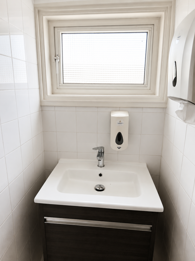 12 rooms Commercial property in Pervolia, Larnaka, Cyprus No. 62512