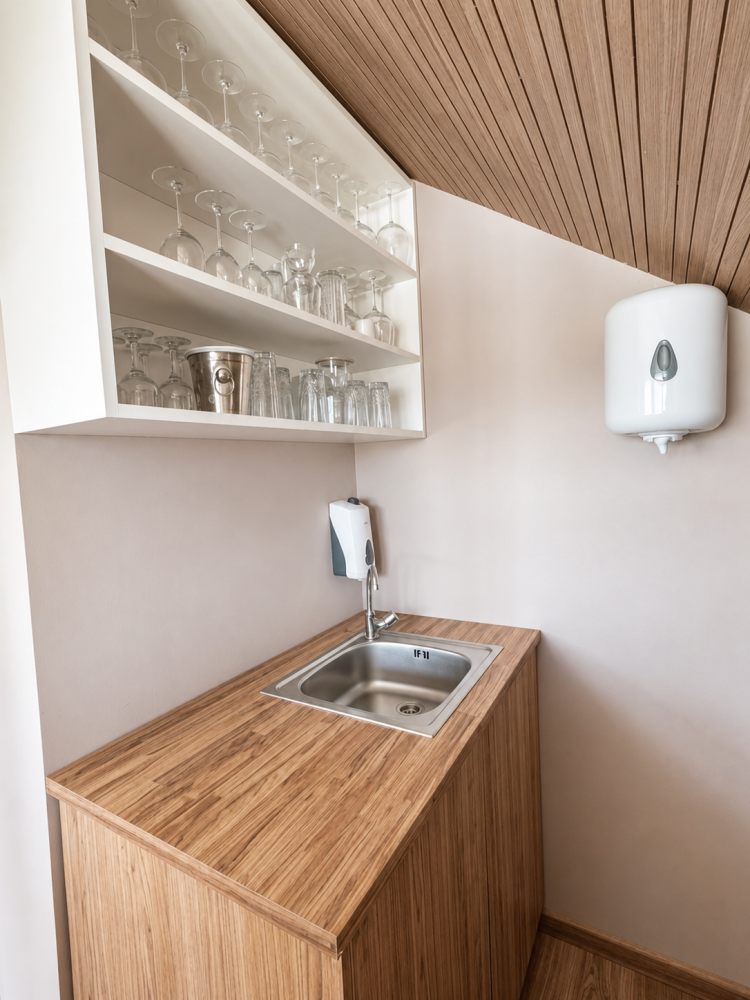 12 rooms Commercial property in Pervolia, Larnaka, Cyprus No. 62512
