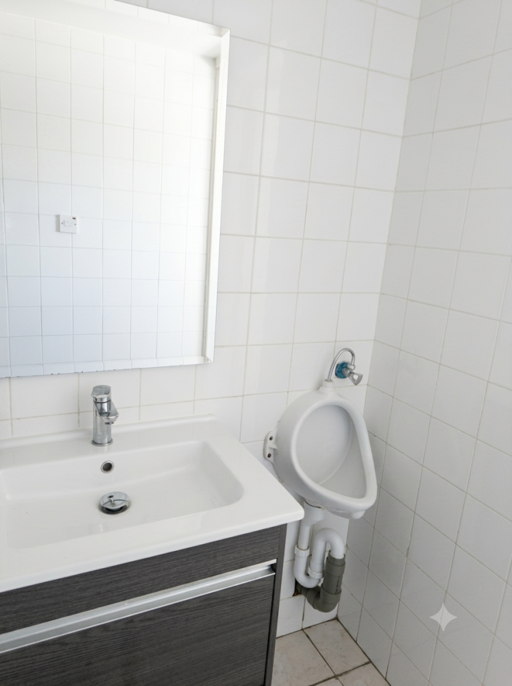 12 rooms Commercial property in Pervolia, Larnaka, Cyprus No. 62512