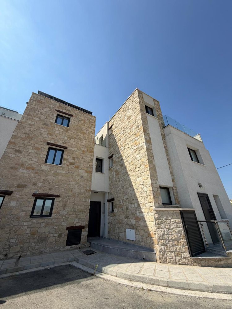 3 bedrooms Maisonette in Pyrgos, Limassol, Cyprus No. 61078